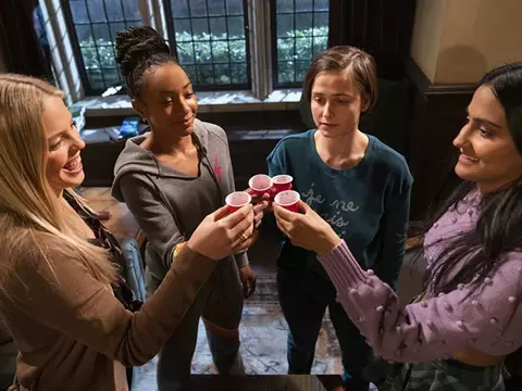 The Sex Lives of College Girls inova a experiência de quartetos femininos da TV