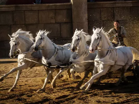 Ben-Hur ganha mais um trailer cheio de ação e fotos inéditas