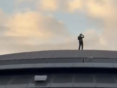 Tom Cruise Escala Telhado em Londres para Promover 'Missão: Impossível - Acerto Final'