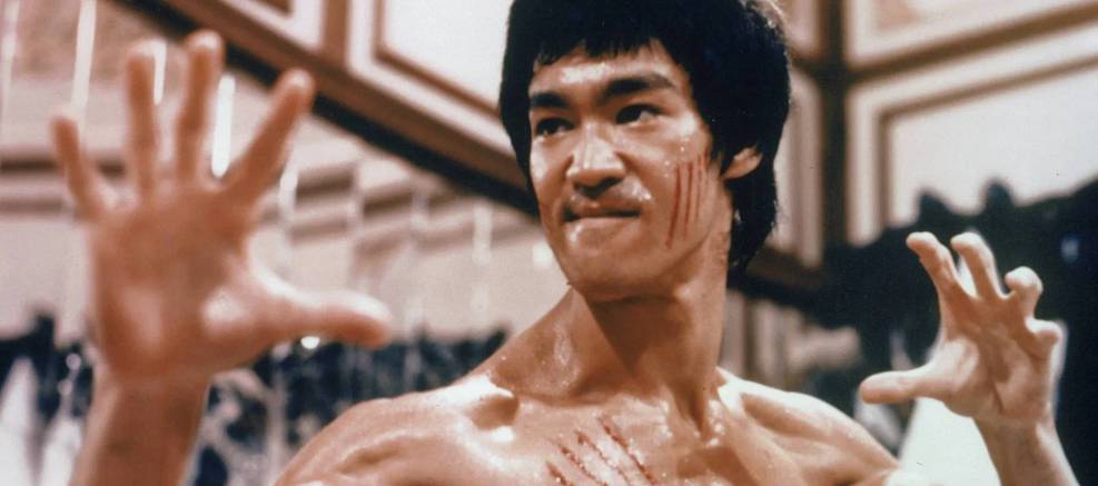 Produção da Cinebiografia de Bruce Lee Enfrenta Obstáculos Financeiros