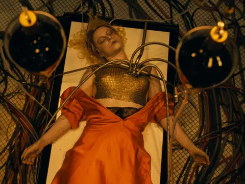 A Noiva! emerge do caos criativo como uma obra-prima imperfeita