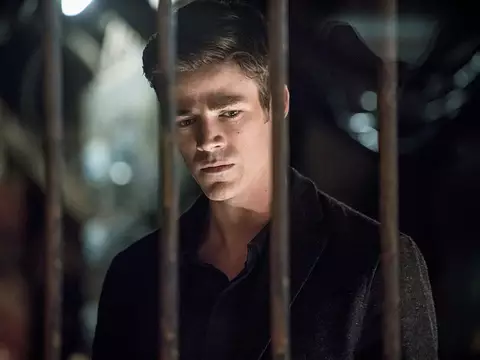 The Flash discute o Ponto de Ignição com o Flash Reverso em cena da terceira temporada