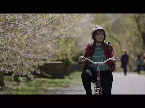 Girls | Lena Dunham cai de bicicleta no primeiro teaser da quarta temporada