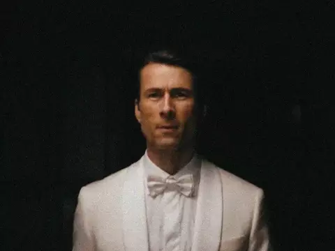 Manual Prático da Vingança | Filme da A24 com Glen Powell ganha trailer