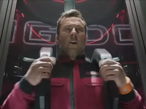 O Sobrevivente ganha novo trailer com Glen Powell em fuga