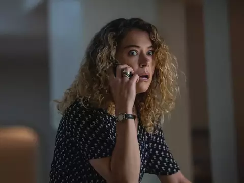 Tatiana Maslany em Prazer Máximo Garantido (Reprodução)