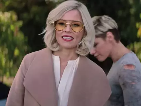 Elizabeth Banks em As Panteras (Columbia Pictures/Reprodução)