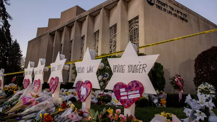The Pitt | Massacre Tree of Life explicado. O que foi atentado citado