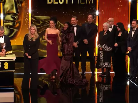 Alan Cumming, apresentador do BAFTA 2026 (Reprodução)