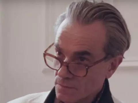 Daniel Day-Lewis em Trama Fantasma (Annapurna Pictures/Reprodução)