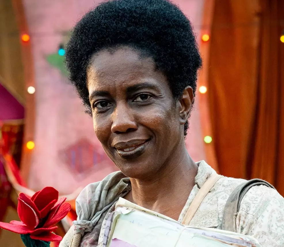 Maria Gal como Carolina Maria de Jesus/Mariana Vianna/Divulgação