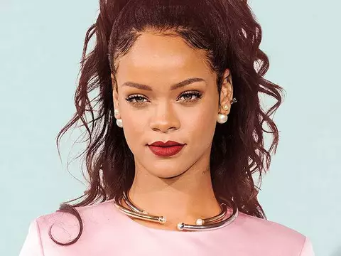 Snapchat faz piada com caso de violência doméstica de Rihanna e cantora critica 