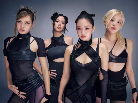 BLACKPINK em divulgação do DEADLINE (Reprodução)