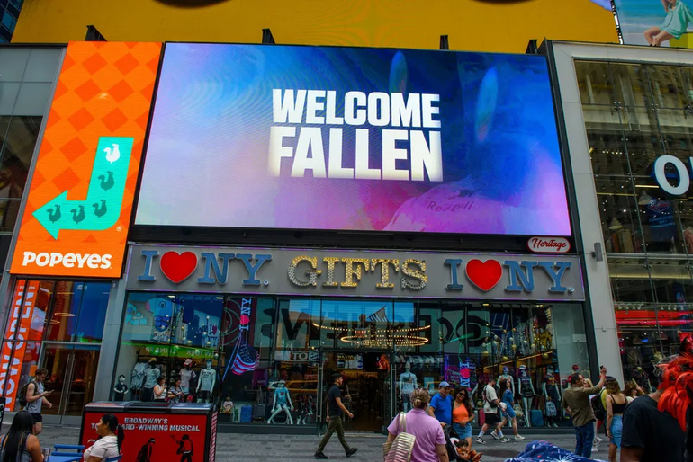 fallen furia times square nova york