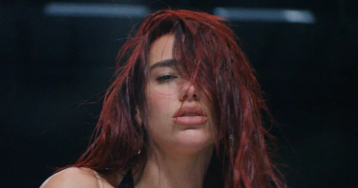 Dua Lipa processa Samsung por uso indevido de sua imagem em embalagens de TVs