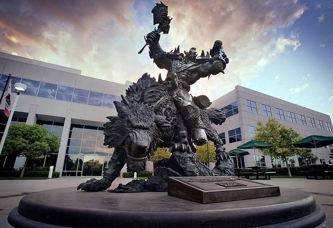 Estátua de Orc à frente da sede da Blizzard, na Califórnia. 