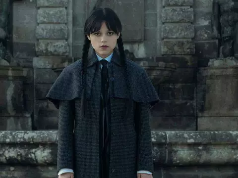 Wandinha abraça o sombrio e cresce em 2ª temporada com assinatura de Tim Burton