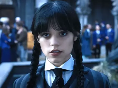 Glen Powell e Jenna Ortega podem estrelar novo filme de JJ Abrams