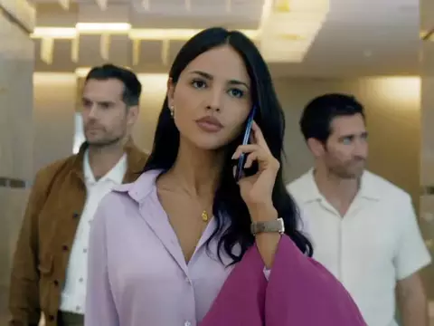 En la zona gris | Eiza González y Henry Cavill en lo nuevo de Guy Ritchie