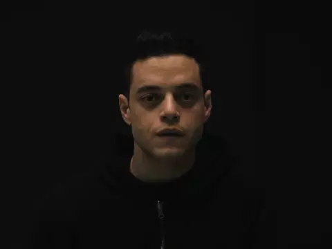 Rami Malek como Elliot Alderson em Mr. Robot