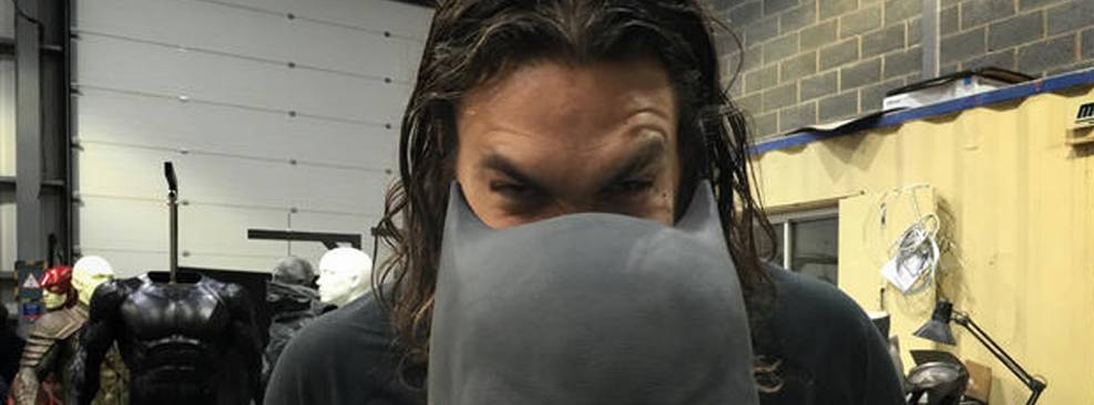 Zack Snyder deseja feliz aniversário a Jason Momoa com foto de Liga da Justiça