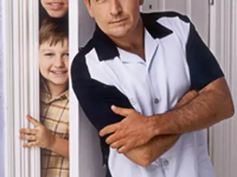 Two and a Half Men | Charlie Sheen volta a atacar o programa