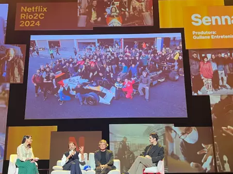 Imagens de Senna no painel da Netflix na Rio2C (Marcelo Forlani/Omelete)