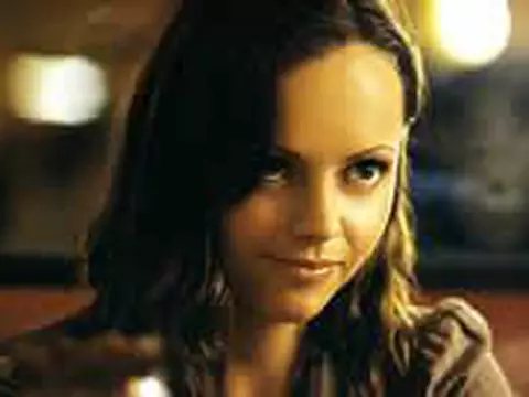 Christina Ricci em comédia produzida por Reese Whiterspoon