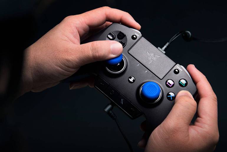 Imagem do controle de PS4 Razer Raiju