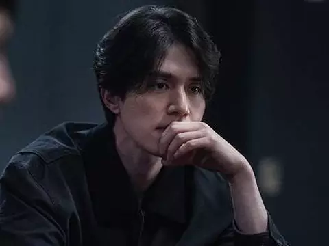Lee Dong-wook em Uma Loja Para Assassinos (Reprodução)