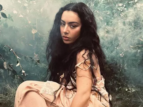 Lollapalooza Chile 2027 anuncia line-up completo: Charli XCX, Travis Scott, The Killers y más