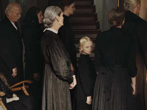 Sound of Falling: Uma Jornada Cinematográfica pelo Sofrimento Feminino ao Longo de um Século