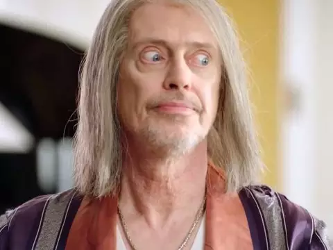 Steve Buscemi em Miracle Workers (Reprodução)