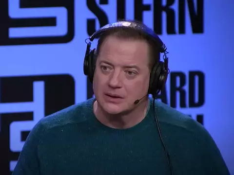 Brendan Fraser no programa The Howard Stern Show (Sirius XM/Reprodução)
