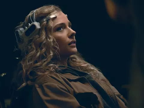 Chloë Grace Moretz em Periféricos (Prime Video/Reprodução)