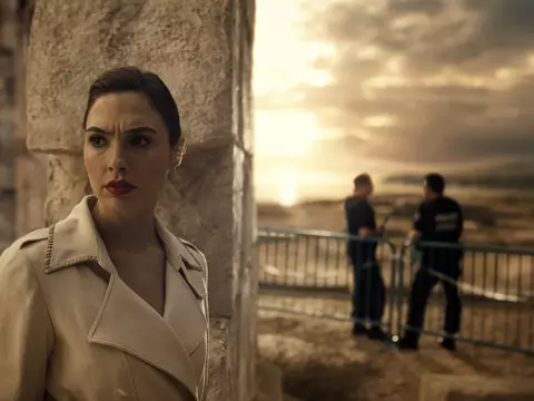 Liga da Justiça | Zack Snyder divulga imagem inédita da Mulher-Maravilha; veja