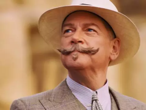 Kenneth Branagh em cena de Morte no Nilo (Reprodução)