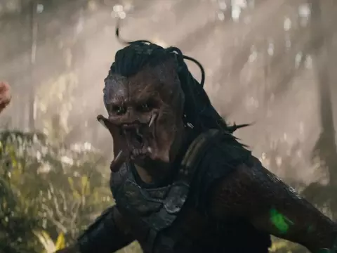 Predador: Terras Selvagens ganha novas imagens do protagonista na selva