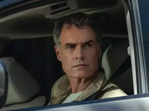 Murray Bartlett em Prazer Máximo Garantido (Reprodução)