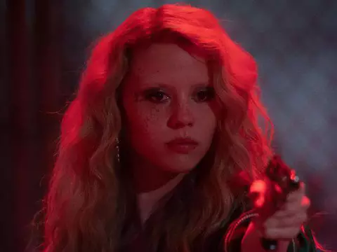 Mia Goth encara Kevin Bacon em clipe inédito de MaXXXine; assista