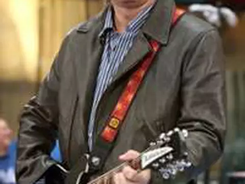 Peter Buck, ex-R.E.M., está gravando disco solo