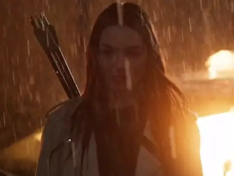 Crystal Reed em Teen Wolf: O Filme (Reprodução)