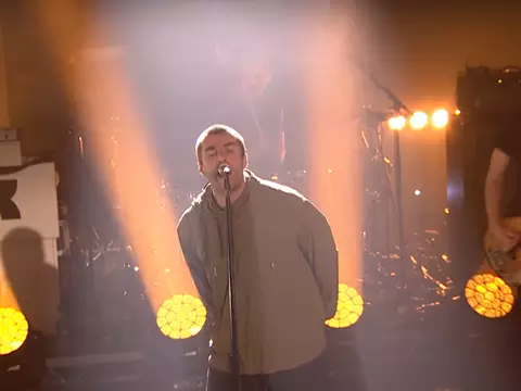 Liam Gallagher canta ao vivo "Some Might Say", do Oasis; assista