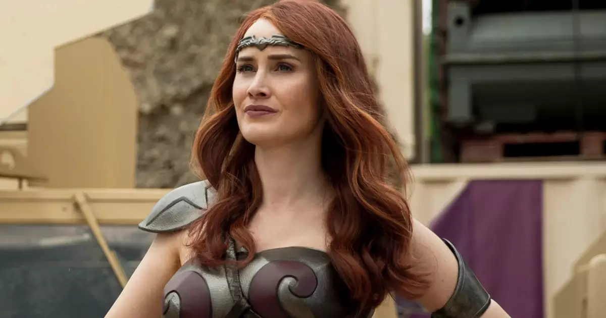 Atriz Dominique McElligott como Rainha Maeve em The Boys
