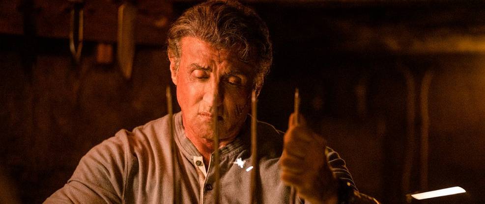 Rambo V: Last Blood | Sylvester Stallone estÃ¡ concentrado em nova foto; veja