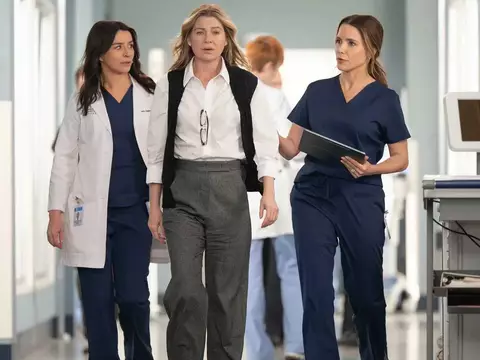 Foto de Caterina Scorsone, Ellen Pompeo e Sophia Bush em Grey's Anatomy