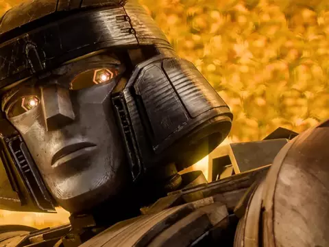 Megatron, personagem de Rômulo Estrela em Transformers: O Início (Reprodução)