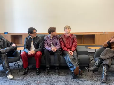 Santos Bravos durante entrevista com o Omelete (Omelete)
