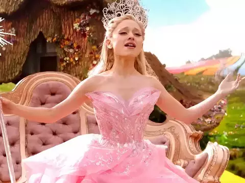 Wicked: Parte 2 ganha nova foto com Ariana Grande de Glinda
