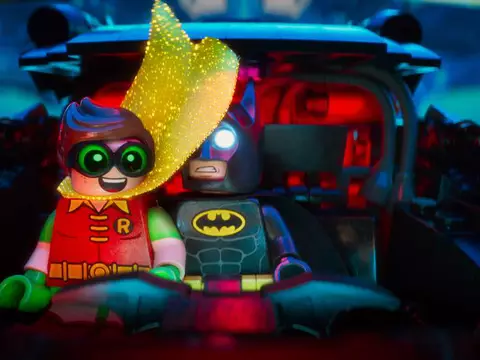 LEGO Batman: O Filme | Robin escolhe seu uniforme em novo clipe